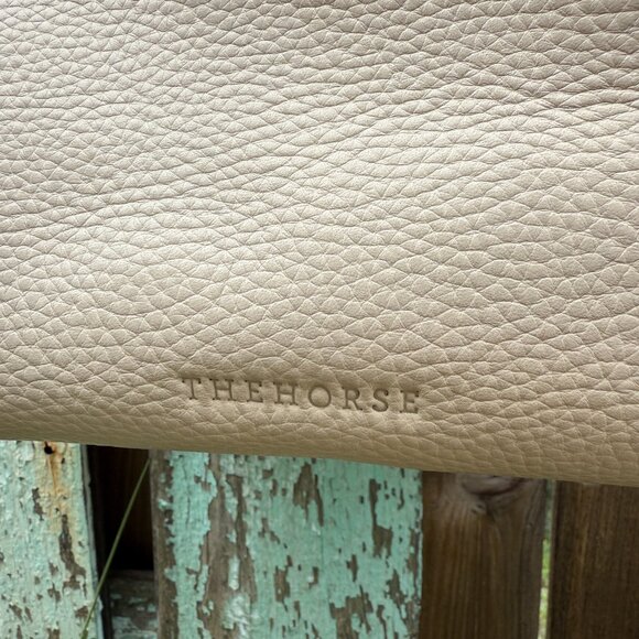 The Horse Daisy Pebble Leather Shoulder Bag Oat - Picture 9 of 12